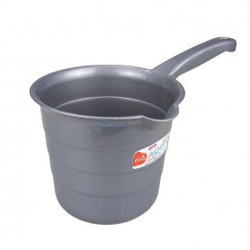 كوب ماء بلاستيكي بمقبض