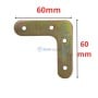 Équerre plate en métal en forme de L de 60 mm par 60 mm avec quatre trous pour fixation.