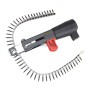 Convertisseur pour perceuse avec une bande de vis attachées visible sur fond blanc