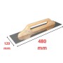 Truelle à plâtrer avec lame métallique de 120 x 480 mm et manche en bois clair.