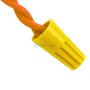 Connecteur jaune pour fils électriques torsadés insérés, type connexion rapide à ressort et vis.