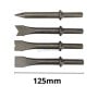 Quatre burins métalliques pour marteau pneumatique mesurant 125 mm chacun.