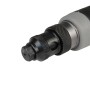 Adaptateur de rivet aveugle en métal noir fixé sur une perceuse grise et noire.