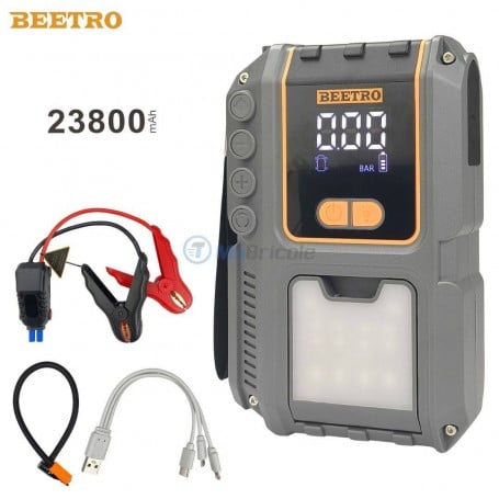 Booster batterie BEETRO avec écran numérique, pinces, câbles USB et compresseur intégré.