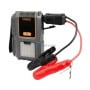 Booster de batterie compact noir et orange avec pinces en rouge et noir et écran digital intégré
