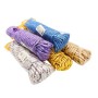 Cinq cordes à linge en nylon de différentes couleurs, enroulées et attachées.
