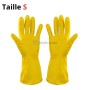 Paio de gants en latex jaune taille S pour ménage posés à plat, paumes visibles.