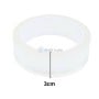 Ruban adhésif transparent double face réutilisable de 3 cm de large enroulé en rouleau.