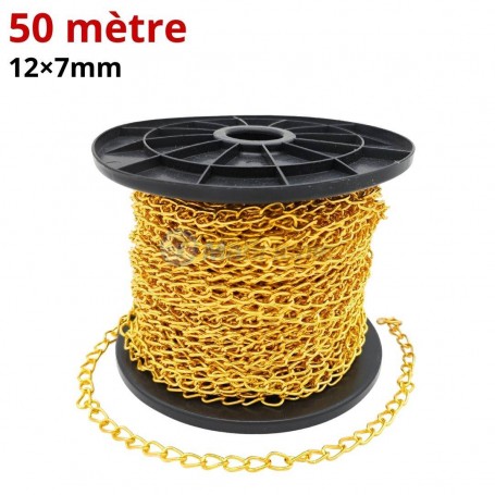 Bobine noire contenant 50 mètres de chaîne dorée décorative de 12×7 mm.