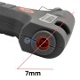 Gros plan sur l'embout d'un pistolet à colle chaude avec indication du diamètre 7 mm