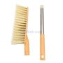 Brosse de lavage orange à poils blancs avec manche séparé en plastique et métal