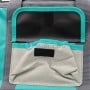 Détail d'une poche avant ouverte du sac à outils ENCOM en tissu turquoise et gris avec bordure bleue