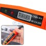 Testeur de tension numérique orange avec écran LCD et LED, en usage sur un circuit électrique de véhicule.
