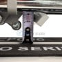 Gros plan sur une règle métrique fixée sous une coupeuse manuelle HD PRO montrant une mesure d'environ 3 cm