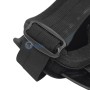 Gros plan sur la sangle noire réglable avec boucle d'un masque de protection pour vélo et moto