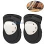 Paire de genouillères noires avec coque rigide blanche en PVC, munies de velcros pour maintien.
