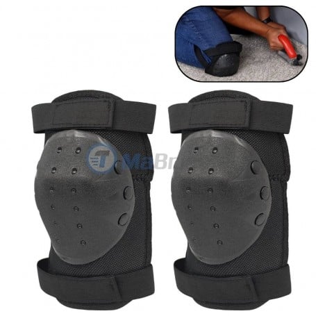 Paire de genouillères noires avec coque rigide en PVC, équipées de sangles velcro, en situation d'utilisation sur un tapis.