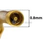Gros plan sur l'extrémité d'une valve de gonflage coudée en cuivre avec indication du diamètre interne de 0,8 mm