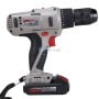Perceuse visseuse sans fil grise et noire avec batterie lithium-ion 18V posée sur fond blanc
